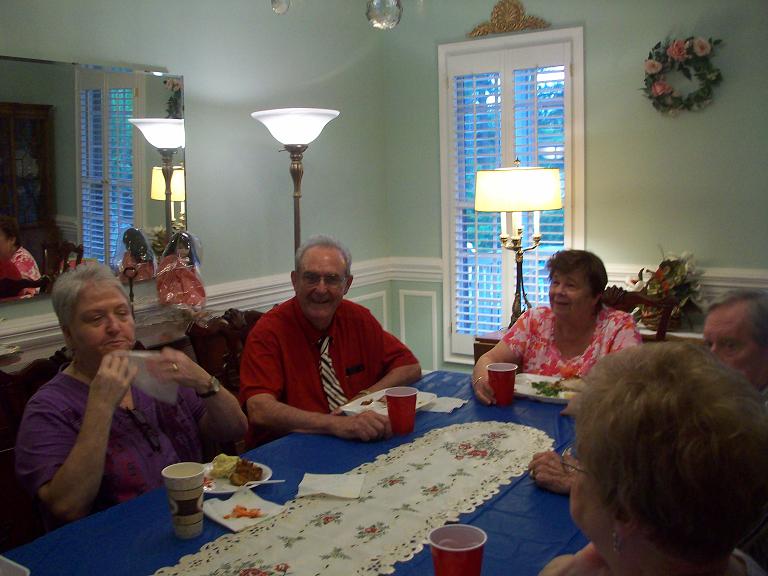 Brenda Smith and Hoyt Sapee' enjoying dinner